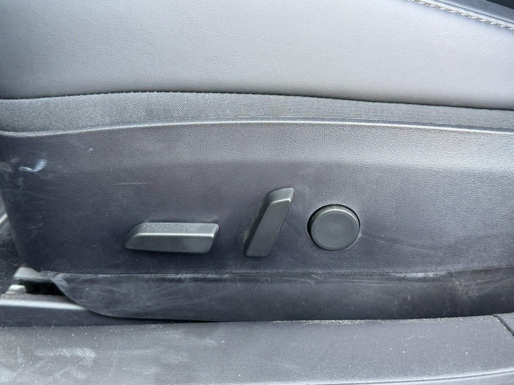 Used 2020  Tesla Standard Range image 21