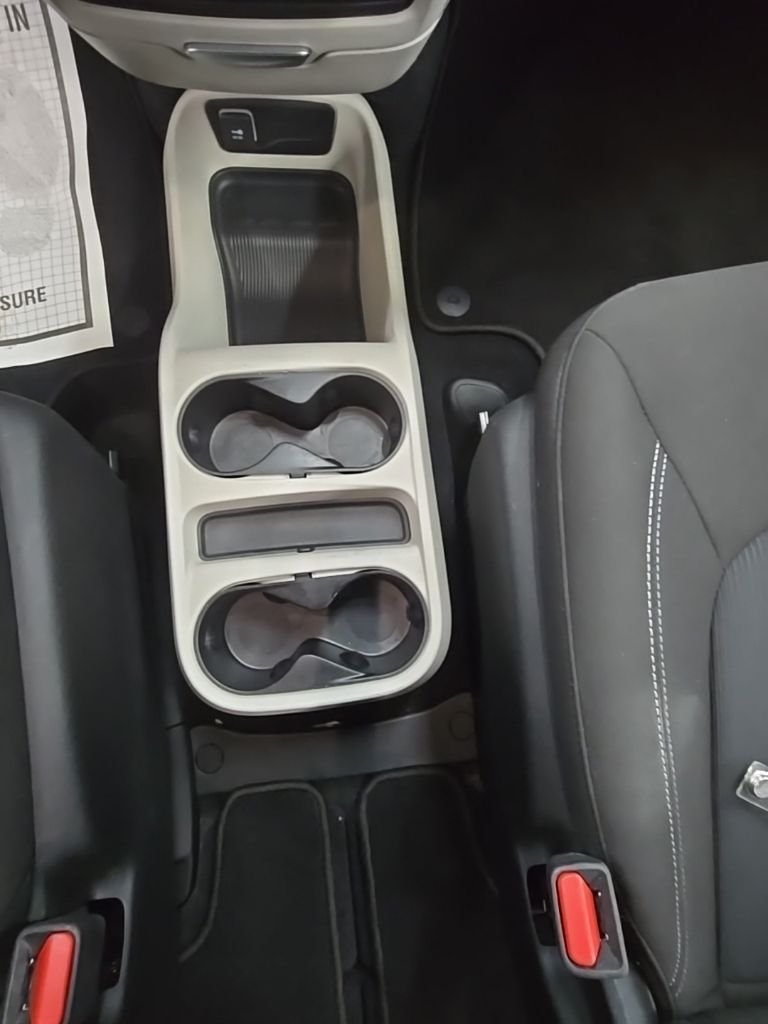 Used 2022 White Chrysler LX image 34