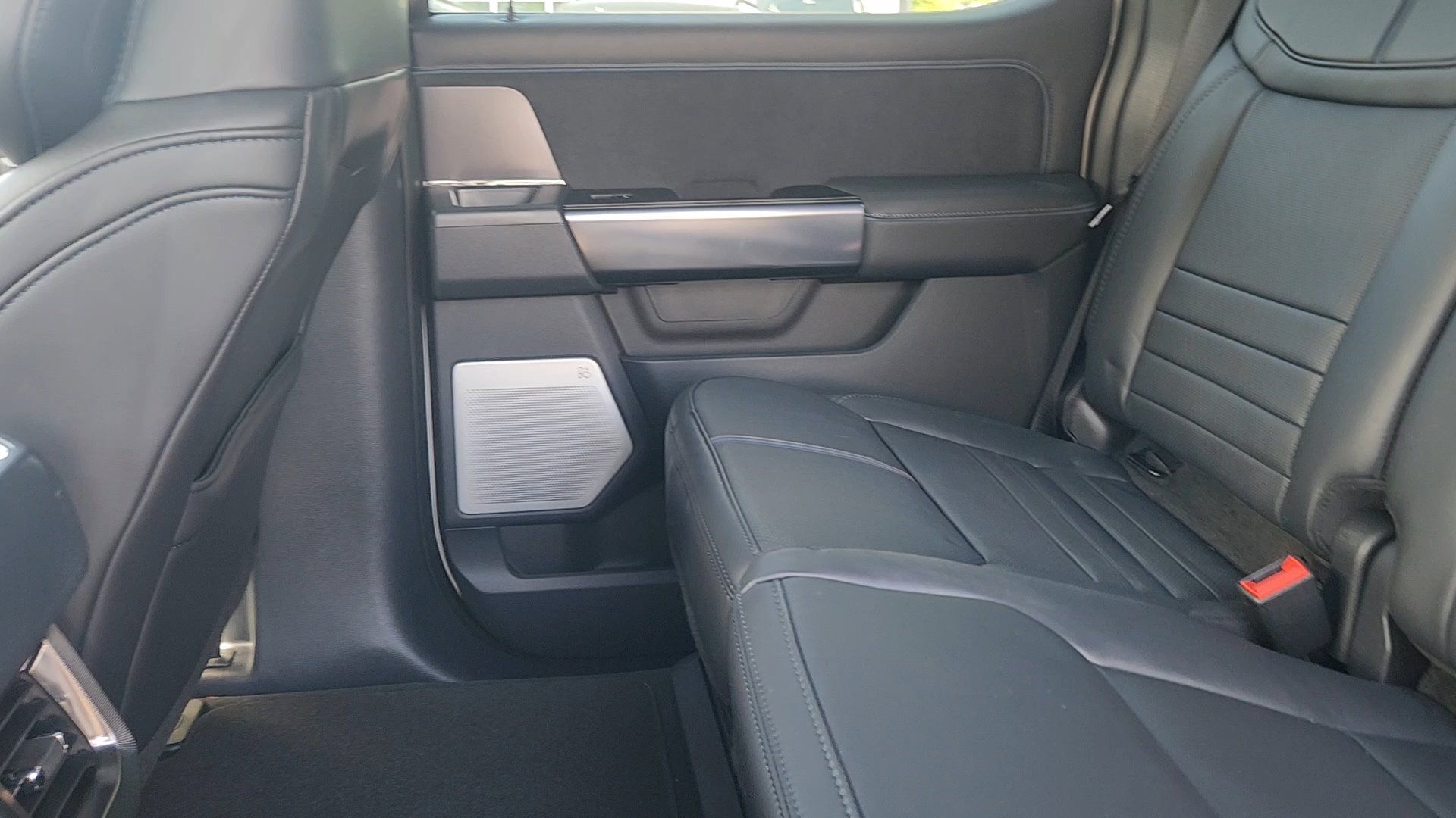 New 2026 Star White Metallic Tri-Coat Ford Platinum image 20