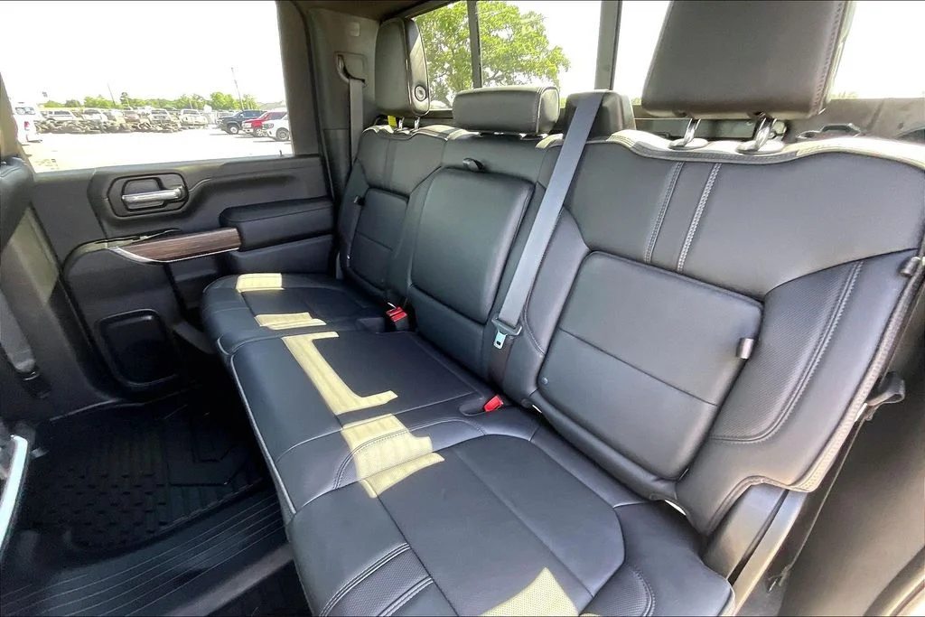 Used 2023 White Chevrolet High Country image 18