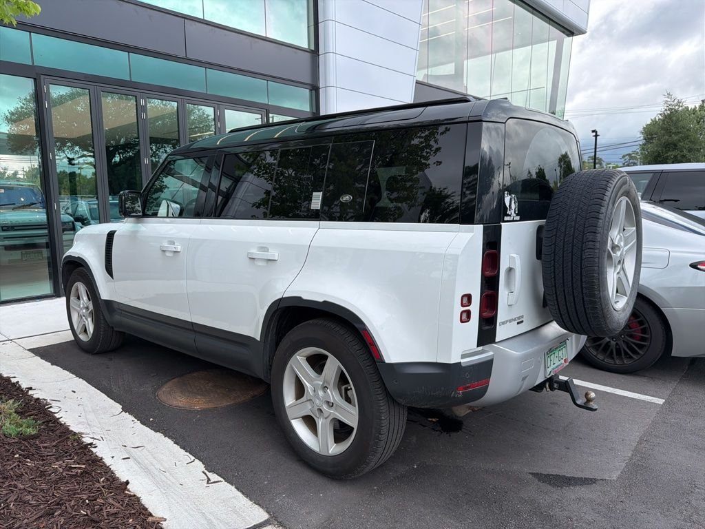 Used 2021 White Land Rover SE image 2