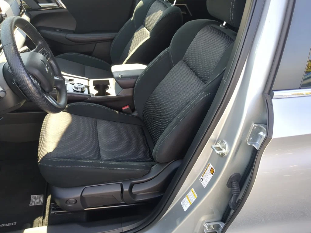 Used 2024 Silver Mitsubishi ES image 19
