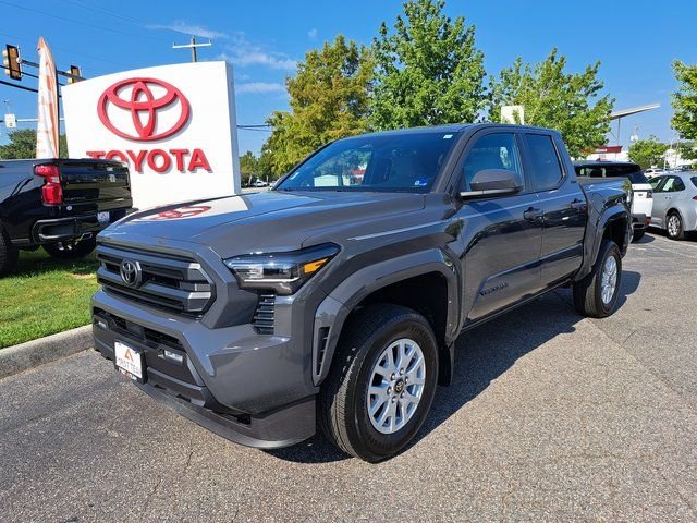 Used 2025  Toyota SR5 image 2