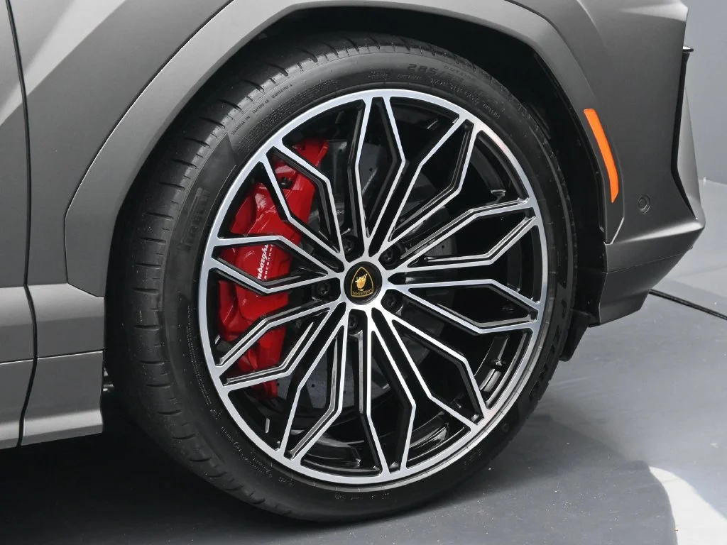 Used 2025 Gray Lamborghini SE image 6