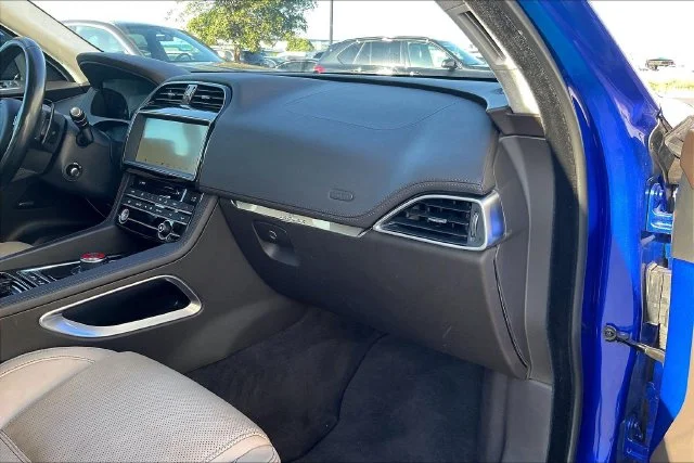 Used 2019 Blue Jaguar 25t Prestige image 13