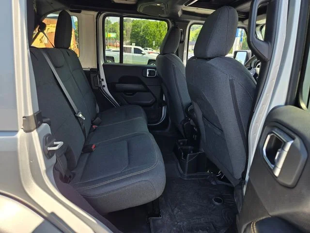 Used 2024 Silver Jeep Sahara image 18