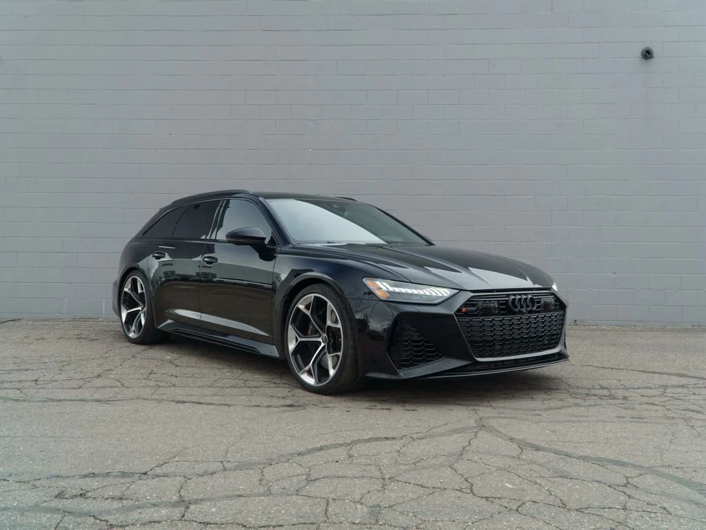 Used 2025  Audi 4.0T image 9
