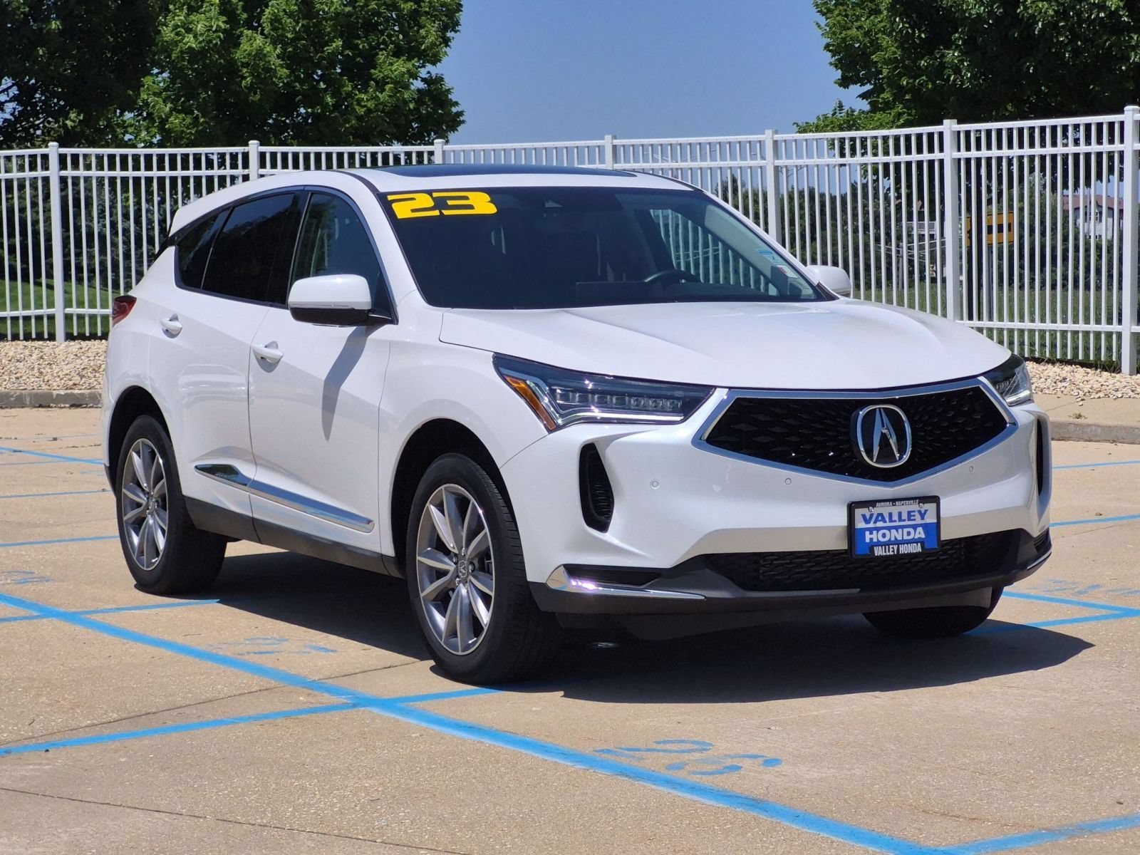 Used 2023 White Acura w/Technology Package image 4