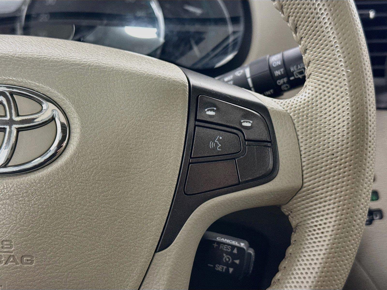 Used 2013 Black Toyota XLE image 20