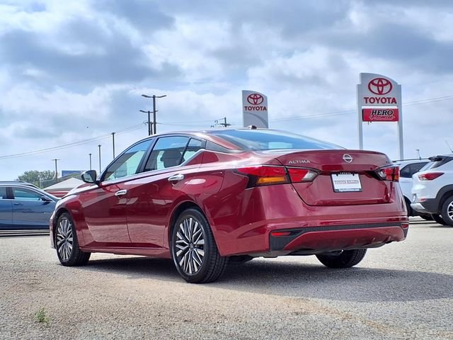 Used 2024 Red Nissan 2.5 SV image 5