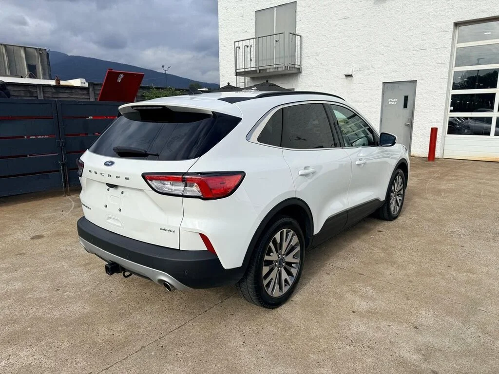Used 2022 Star White Metallic Tri-Coat Ford Titanium AWD Dilawri Certified   Local BC image 14