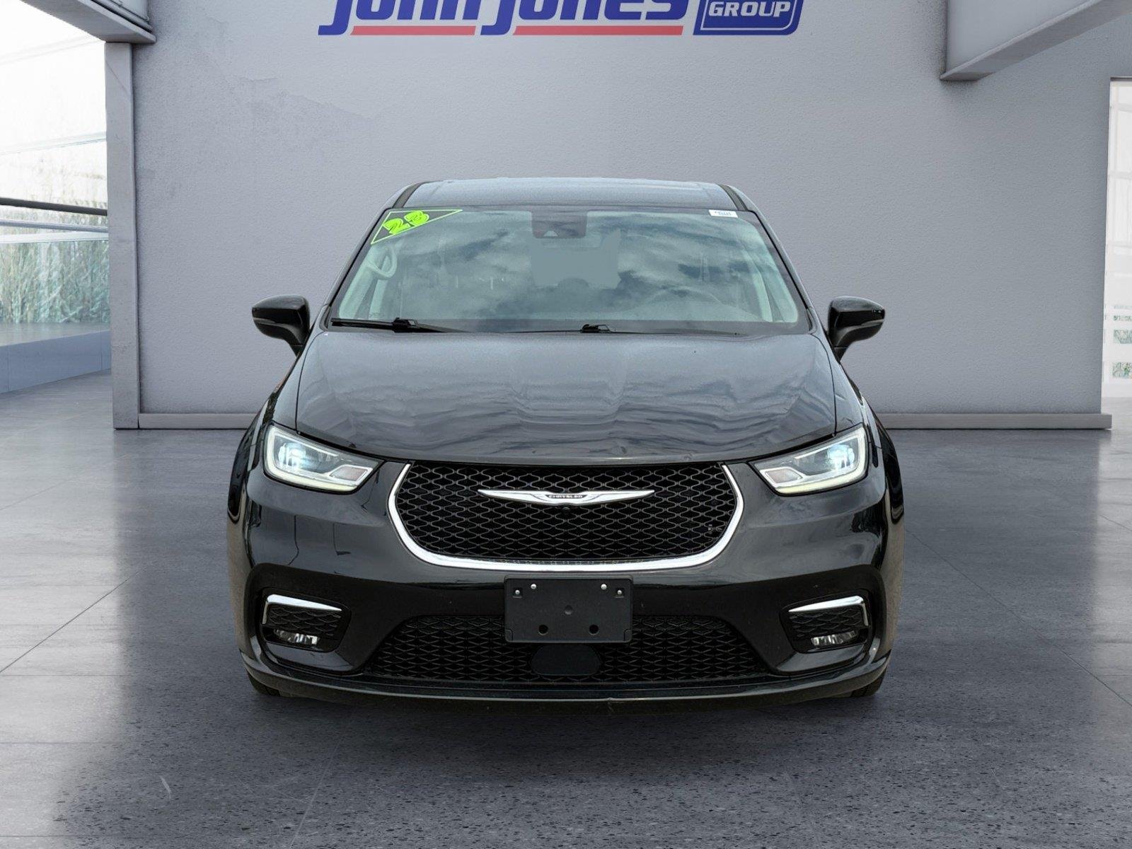 Used 2023 Brilliant Black Crystal Pearlcoat Chrysler Touring L image 8