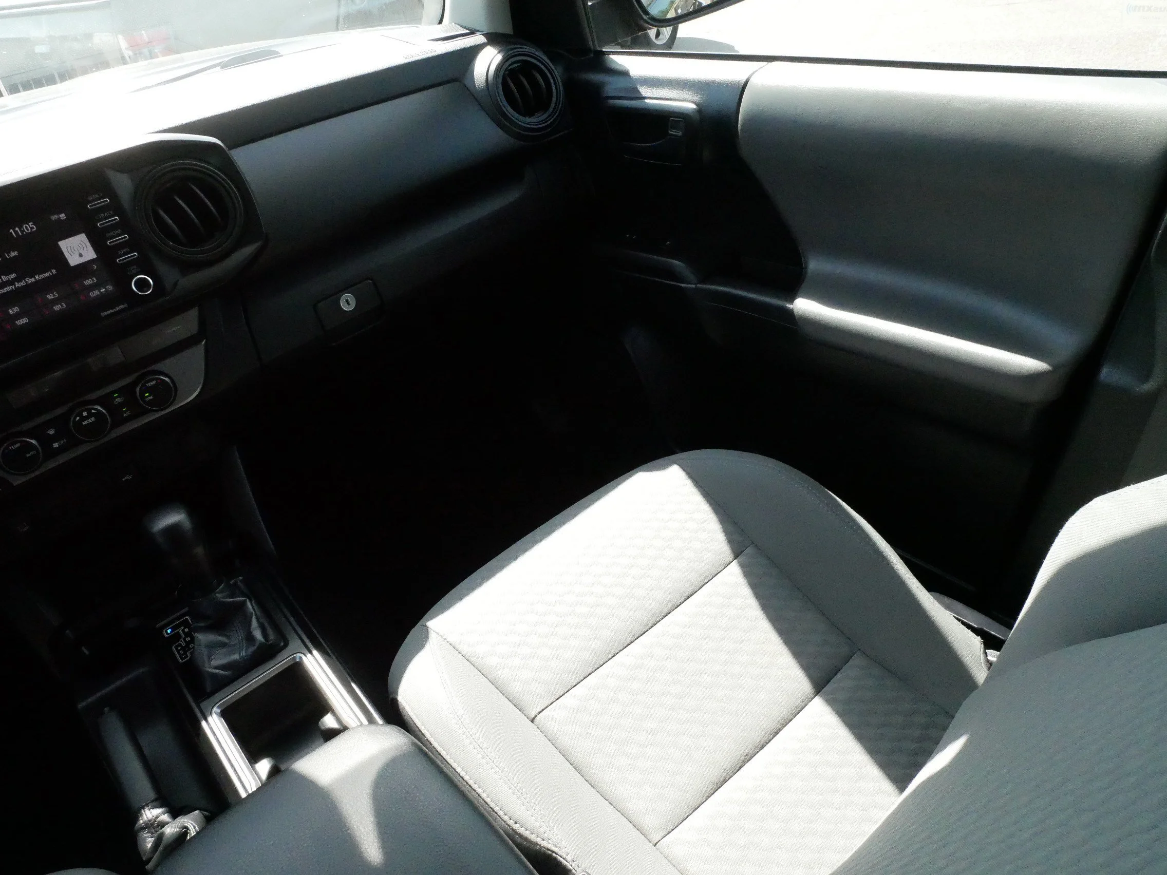 Used 2021 Midnight Black Metallic Toyota SR image 11