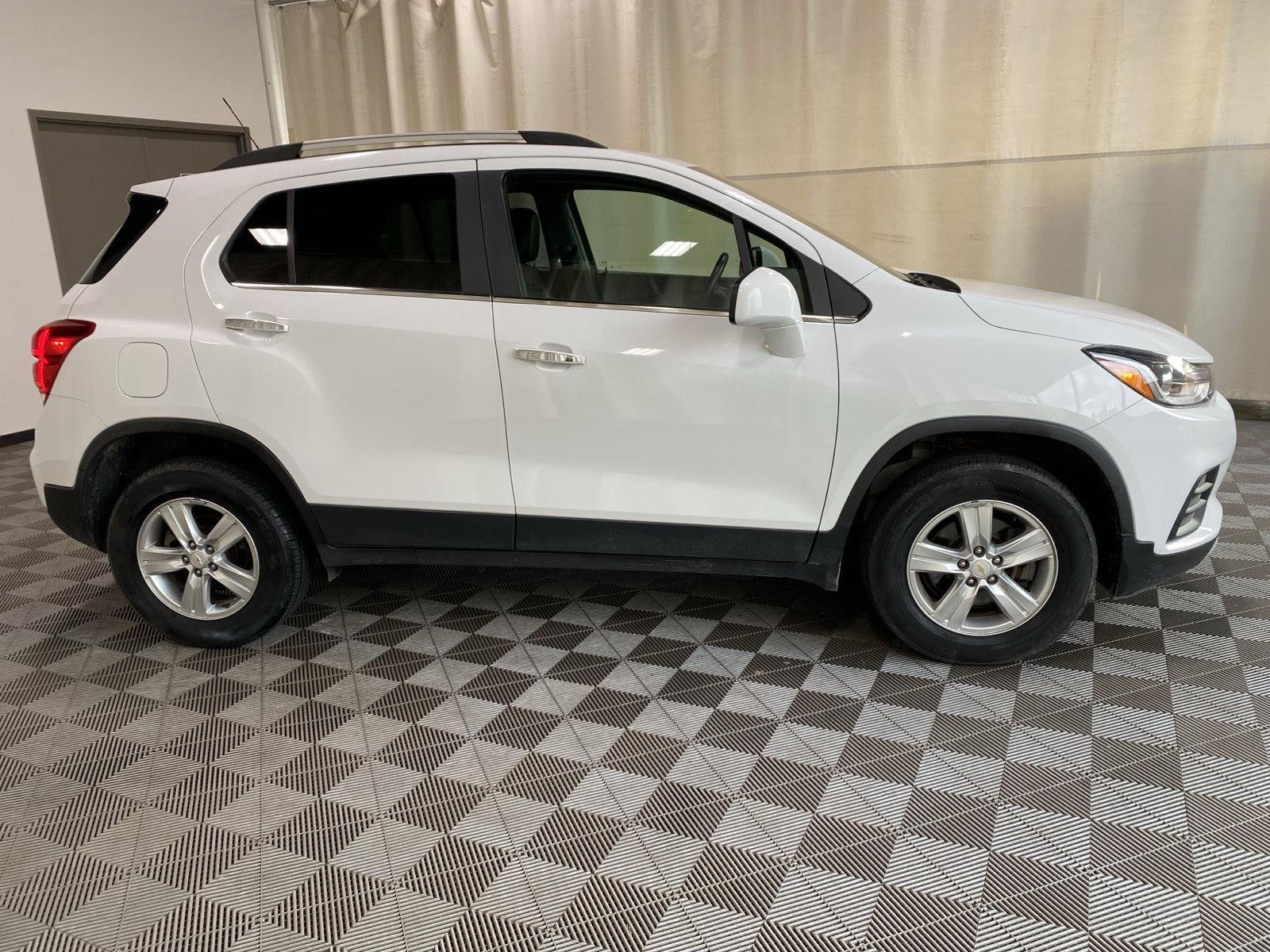 Used 2019 Summit White Chevrolet LT image 8