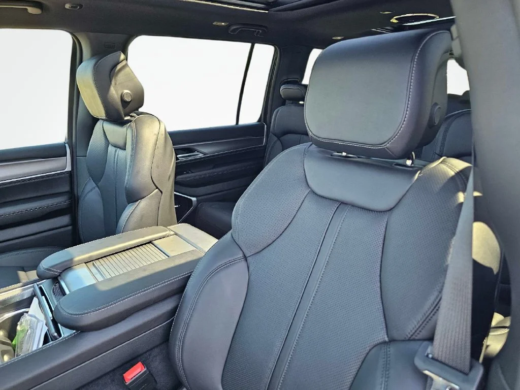 New 2026 Ghost Exterior Paint Jeep Limited Altitude image 17