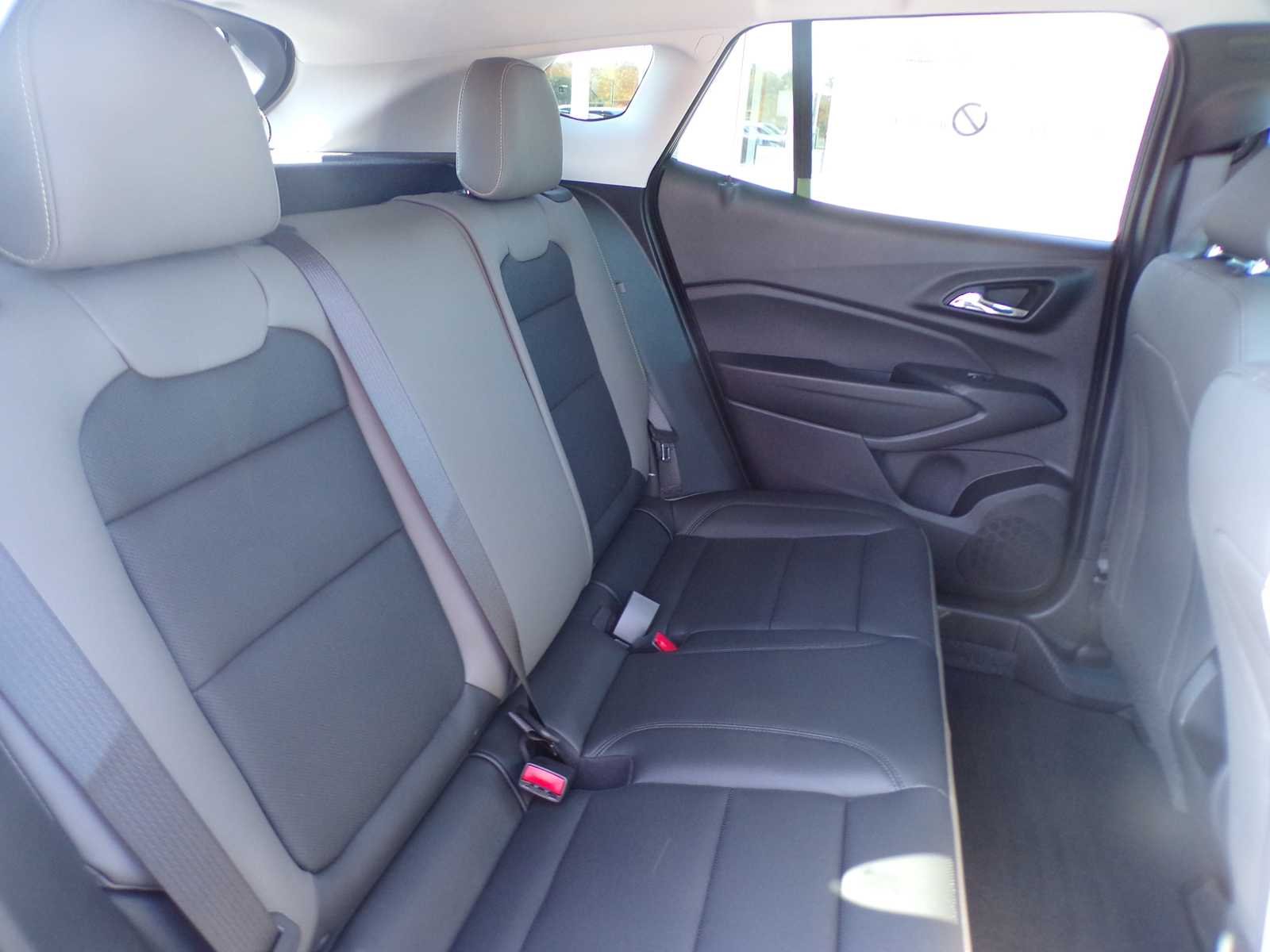 New 2026 Mosaic Black Metallic Chevrolet ACTIV image 19