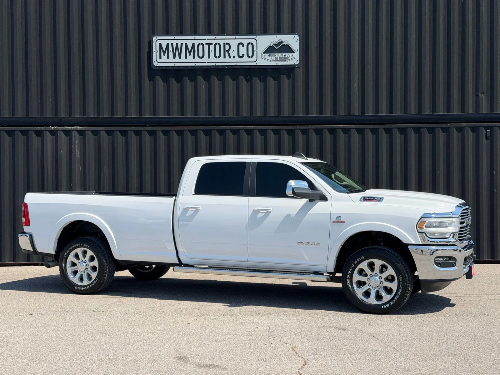 Used 2022 White Ram Laramie image 1