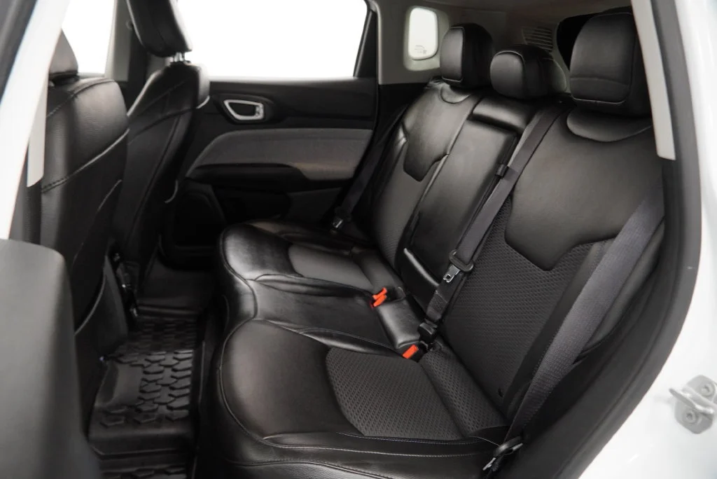 Used 2022 Bright White Clea Jeep Latitude image 5