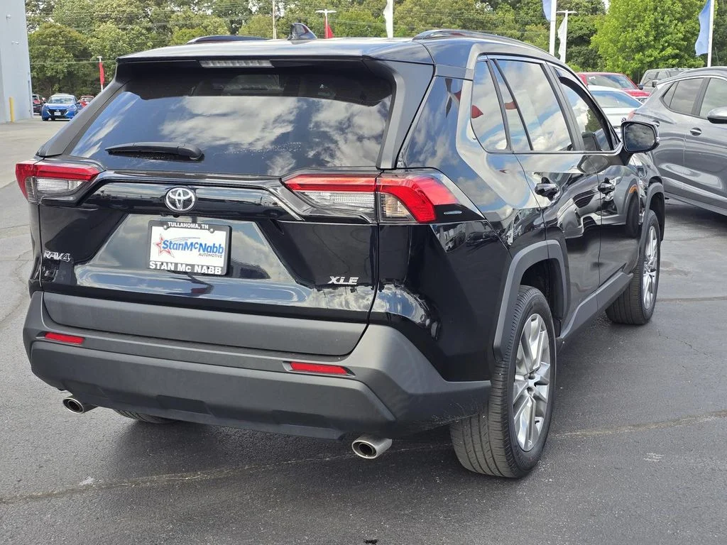 Used 2022 Midnight Black Metallic Toyota XLE Premium image 7