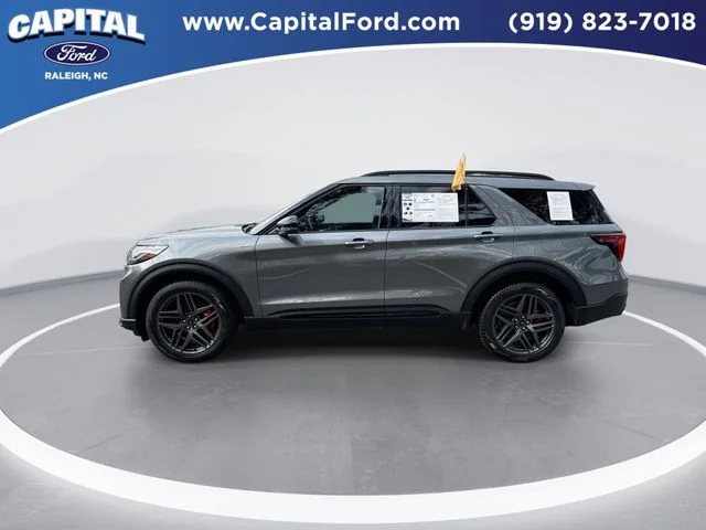 Used 2025 Gray Ford ST-Line image 5