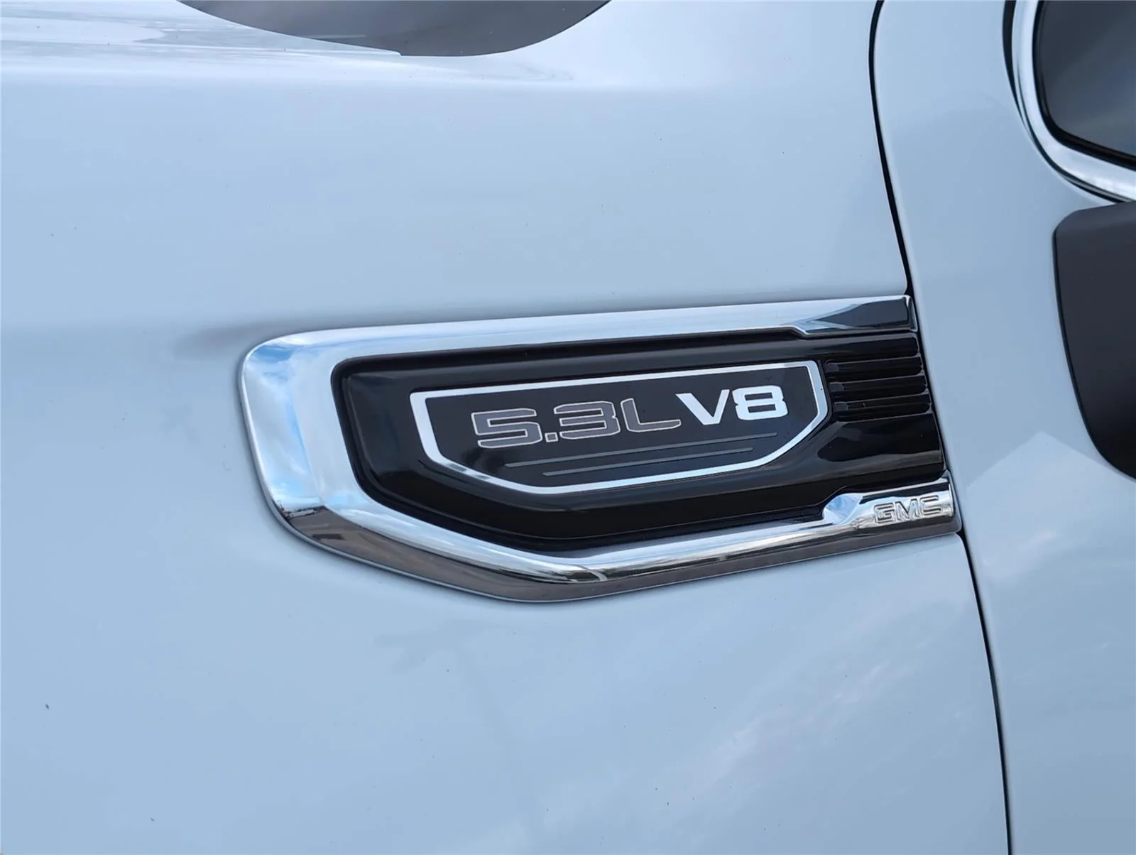 New 2026 Summit White GMC SLT image 9