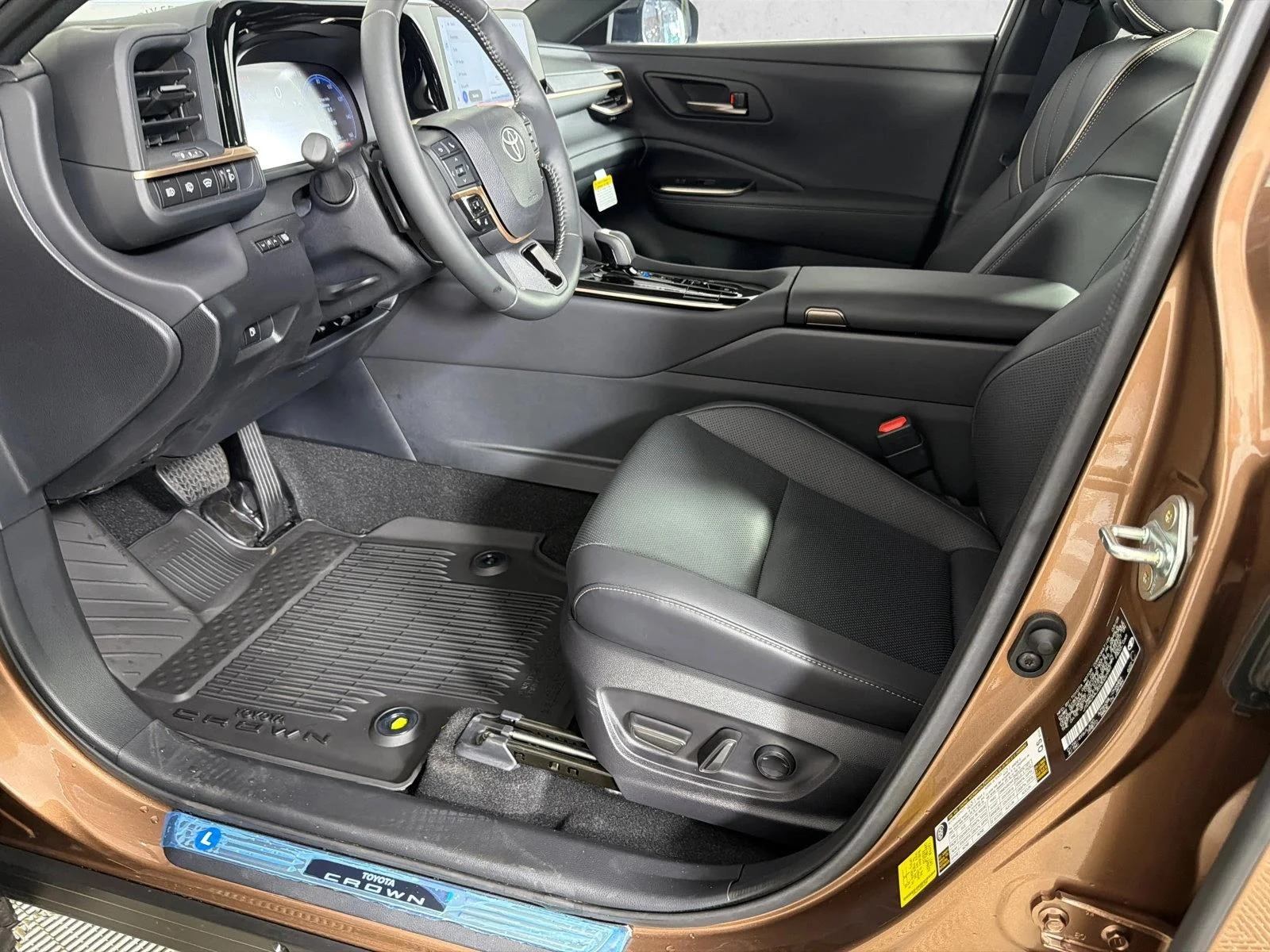 Used 2025 Copper Toyota XLE image 9