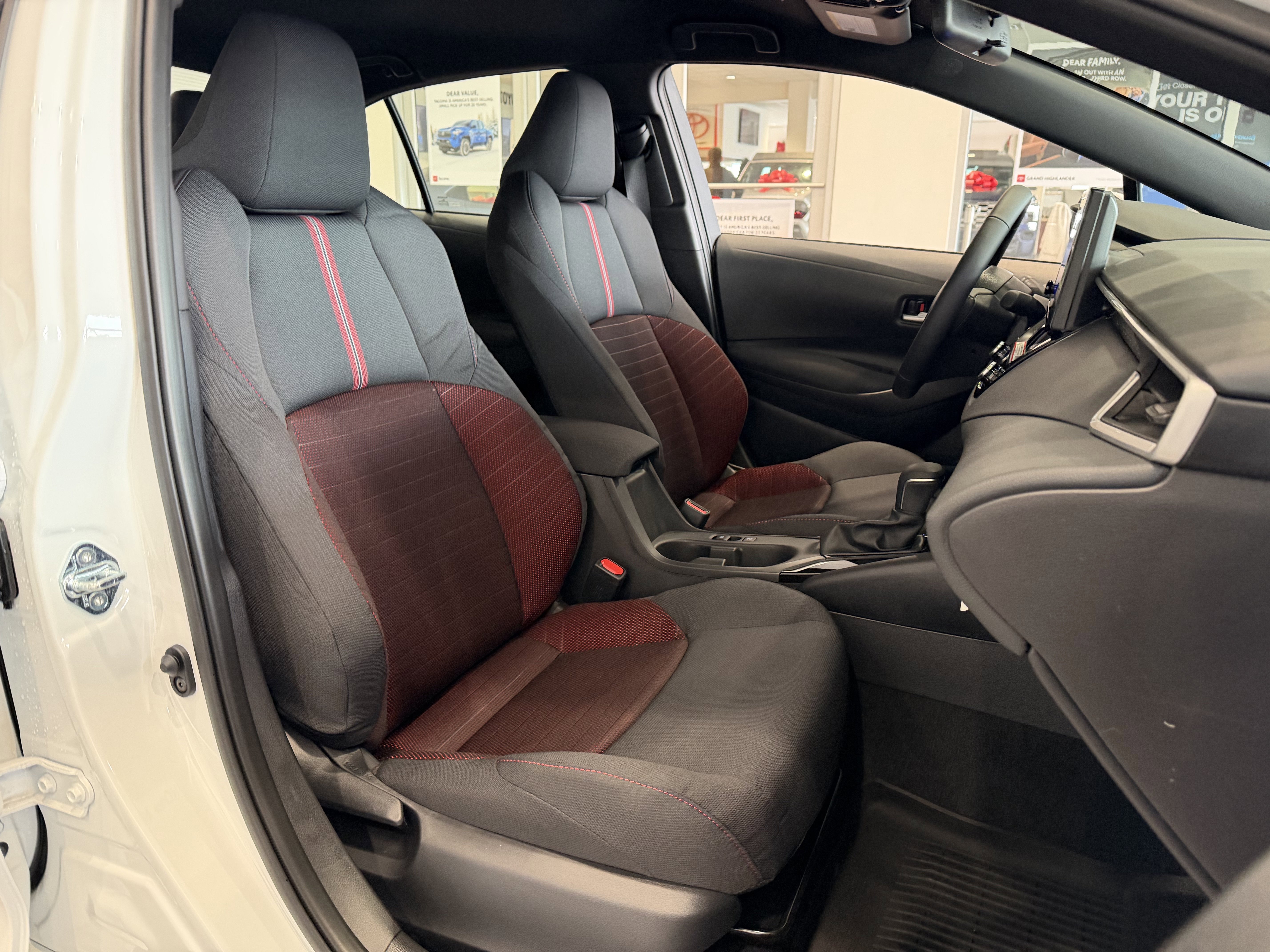 2026 Toyota Corolla SE - Photo 48