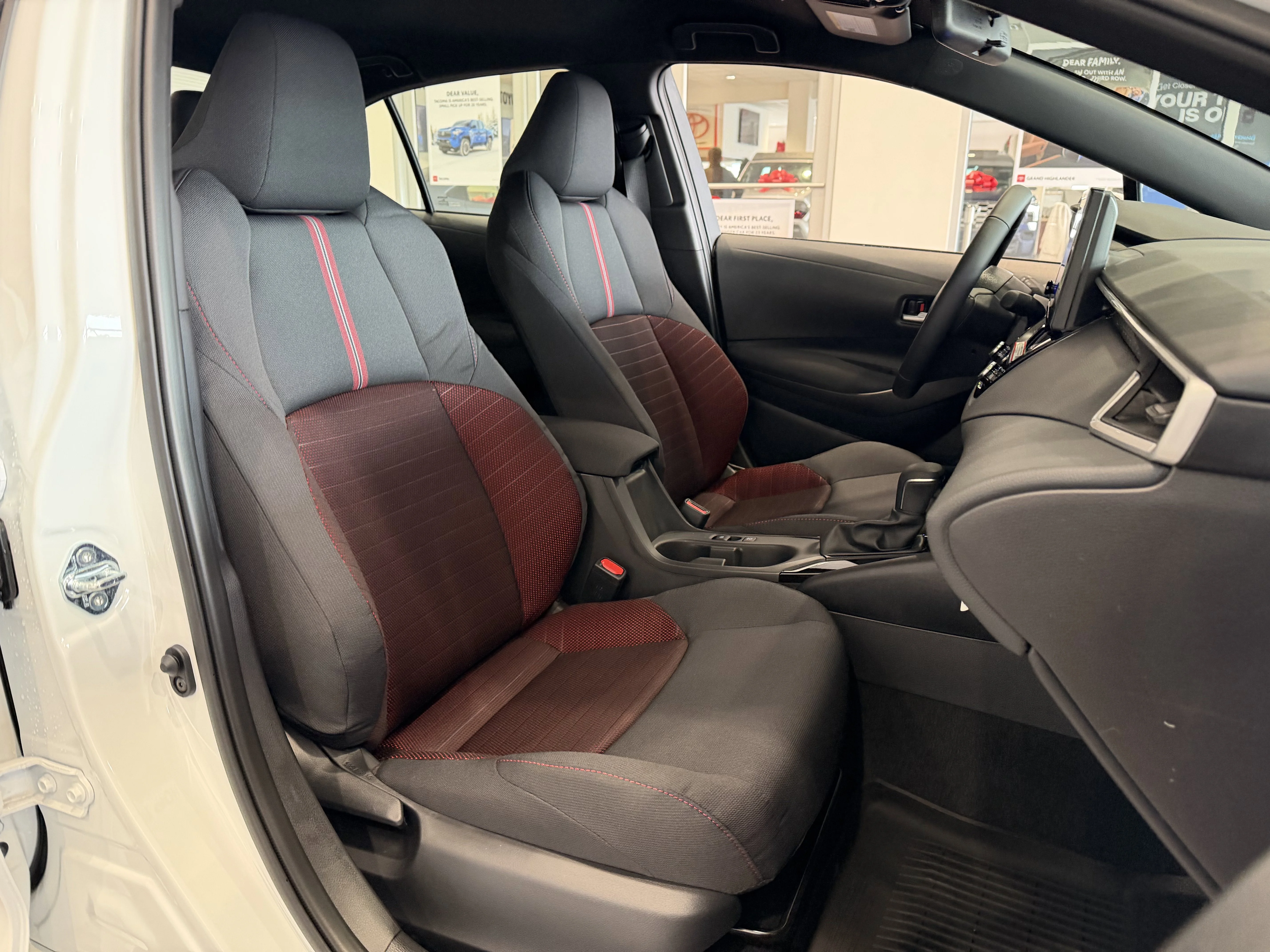 2026 Toyota Corolla SE - Photo 48