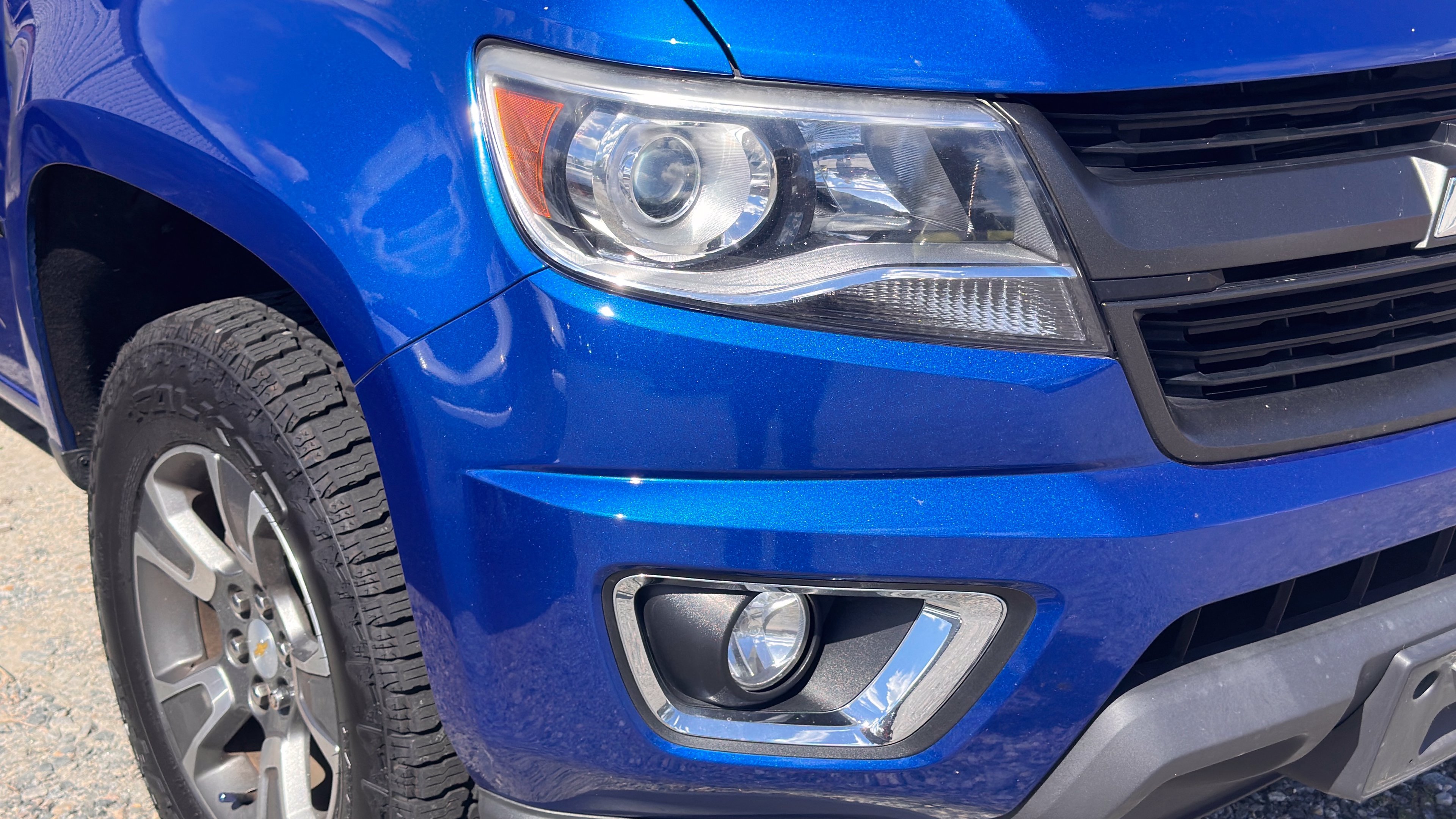 Used 2020 Kinetic Blue Metallic Chevrolet Z71 image 11