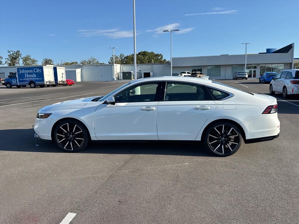 Used 2023 Platinum White Pearl Honda Touring image 2