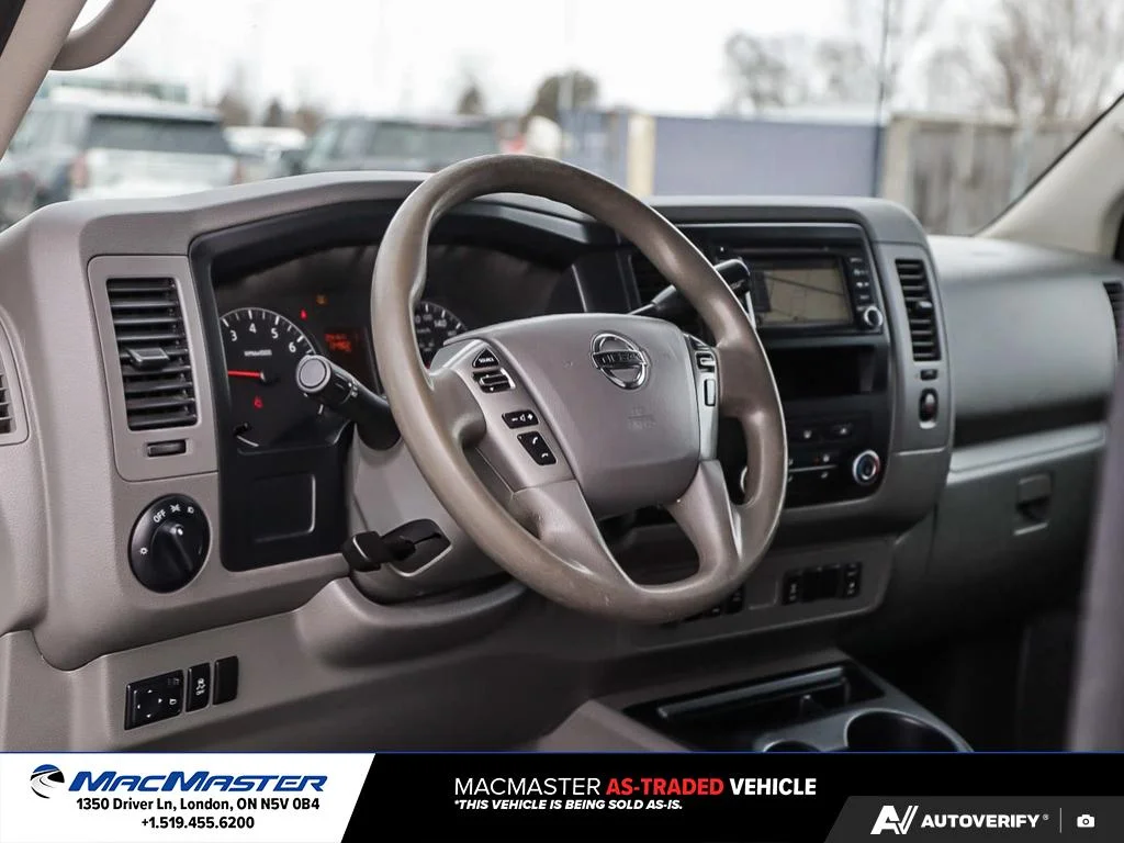 Used 2017  Nissan  image 16