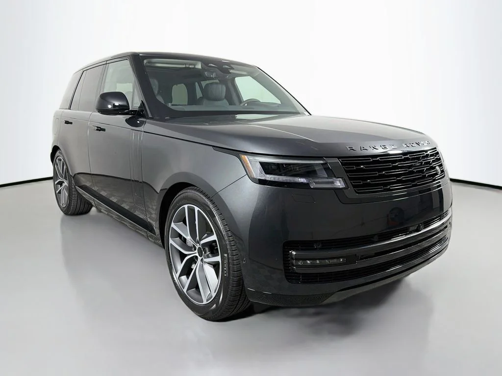 New 2026 Carpathian Grey Land Rover SE image 3