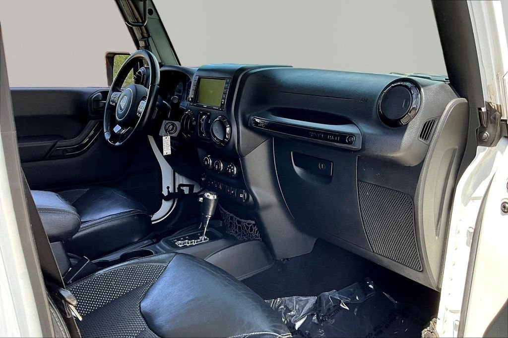 Used 2016 White Jeep Unlimited Sahara image 25
