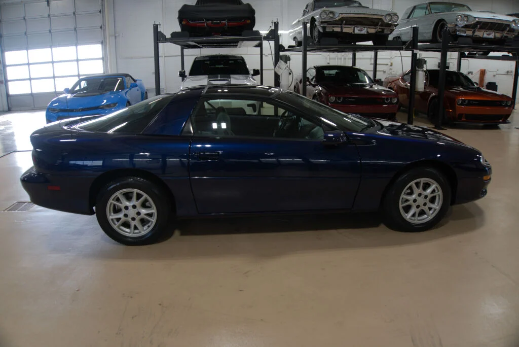 Used 2001  Chevrolet Base image 6