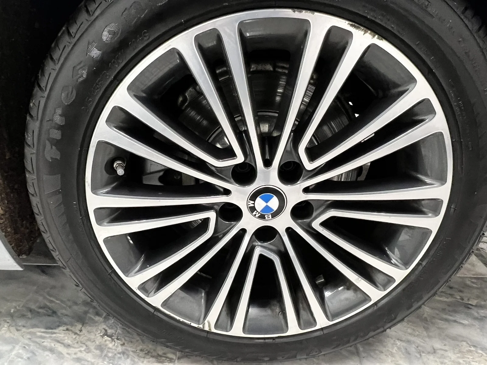 Used 2019 Glacier Silver Metallic BMW 530i xDrive image 12