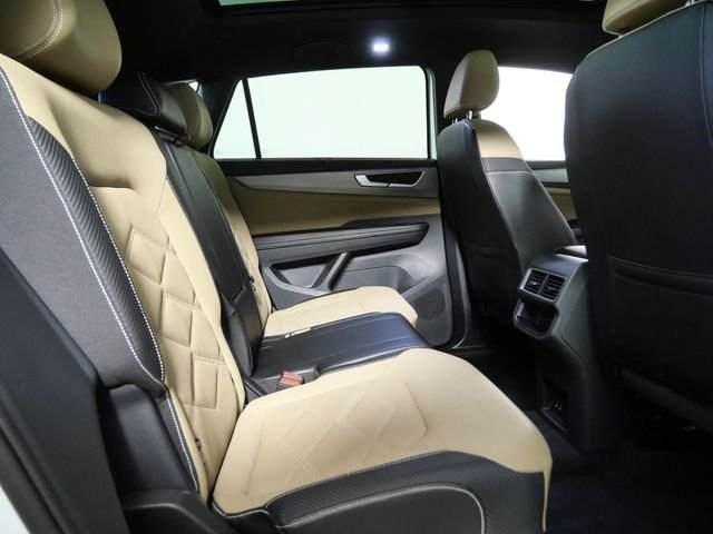 Certified Used 2024  Volkswagen 2.0T SE w/Technology image 12