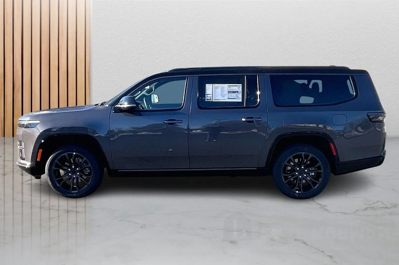 New 2026 Baltic Gray Metallic Clearcoat Jeep Summit Obsidian 29Z image 5