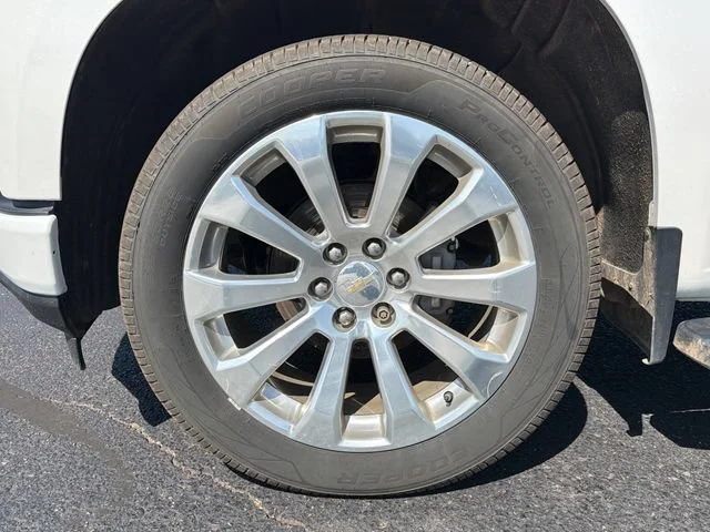Used 2019 IRIDESCENT PEARL TRICOAT Chevrolet High Country image 14