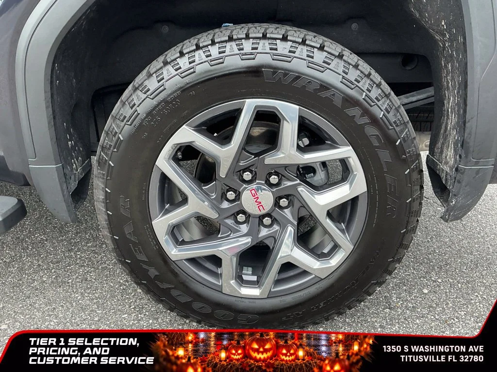 Certified Used 2025 Titanium Rush Metallic GMC SLT image 24