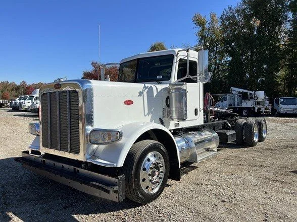 Used 2012 White Peterbilt with 4 Car Cage image 2