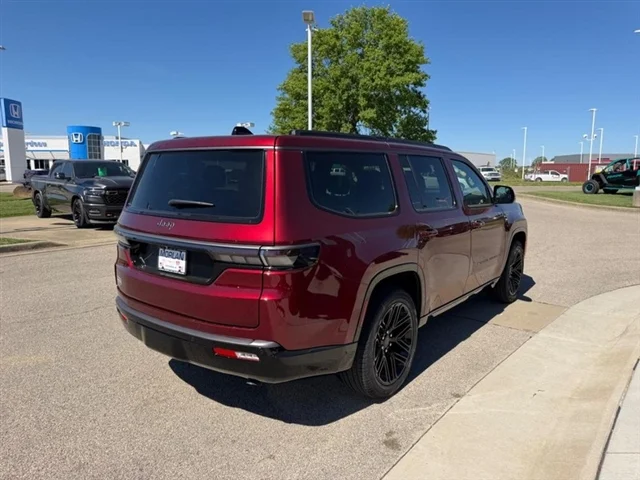 New 2026 Velvet Red Pearl-Coat Exterior Paint Jeep Limited Reserve image 4