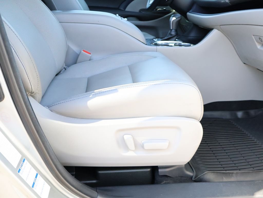 Used 2018 Silver Toyota Limited Platinum image 10
