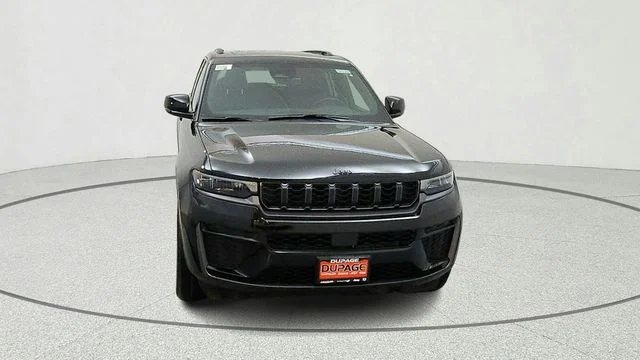 New 2026 Diamond Black Crystal Pearl-Coat Exterior Paint Jeep Laredo Altitude image 2