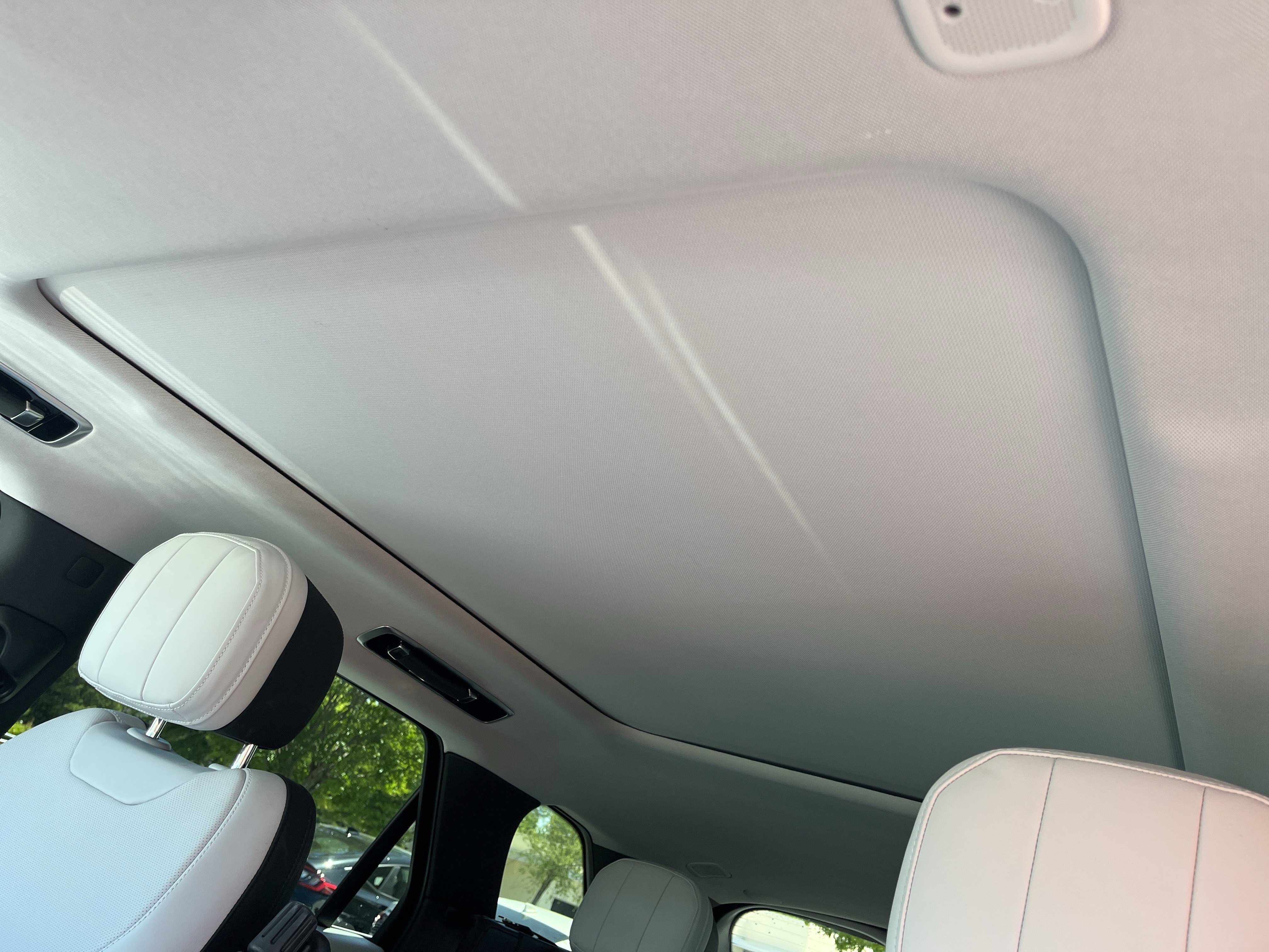 Used 2024 Fuji White Land Rover Dynamic SE image 14