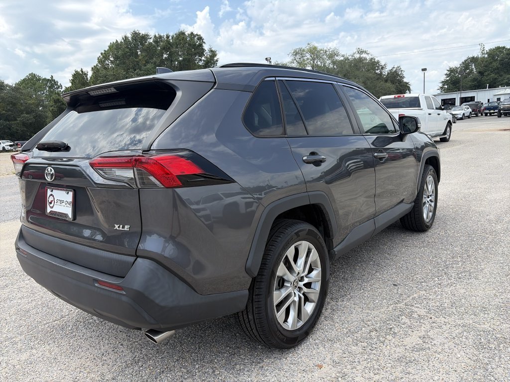 Used 2022 Gray Toyota XLE Premium image 6