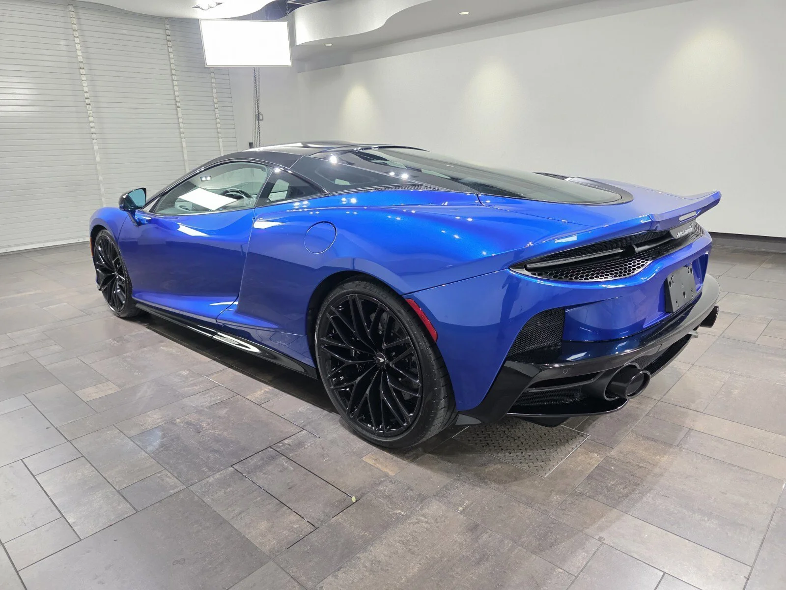 Used 2023 MSO Volcano Blue McLaren  image 4