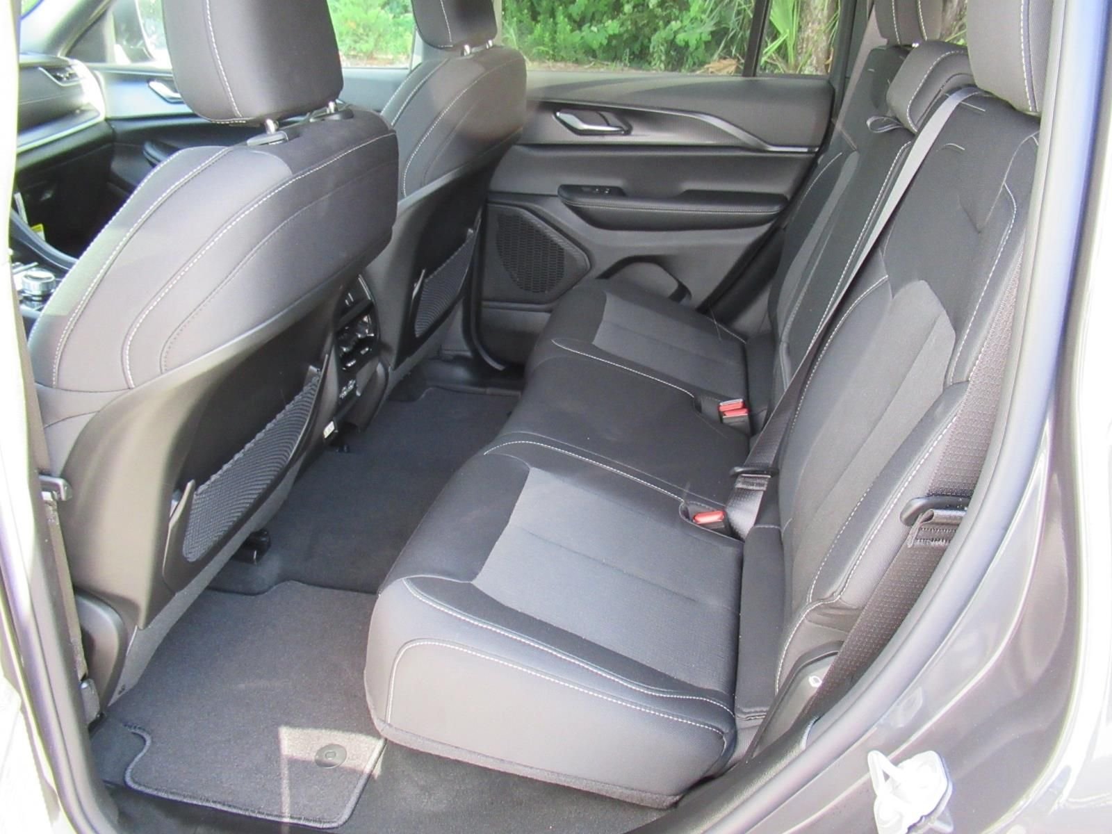 New 2026 Baltic Gray Metallic Clear-Coat Exterior Paint Jeep Laredo X image 31