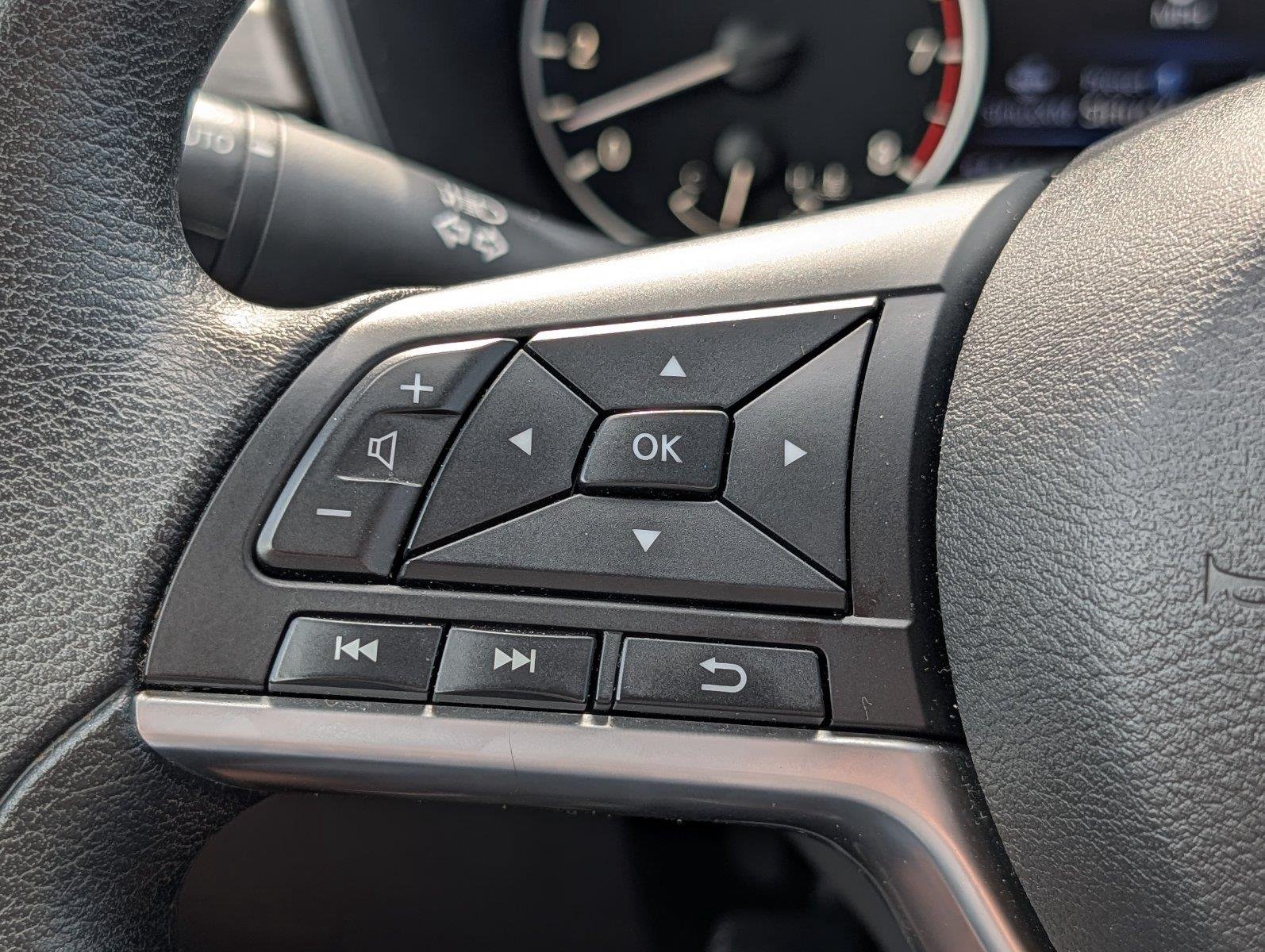 2025 Nissan Altima SV - Photo 24