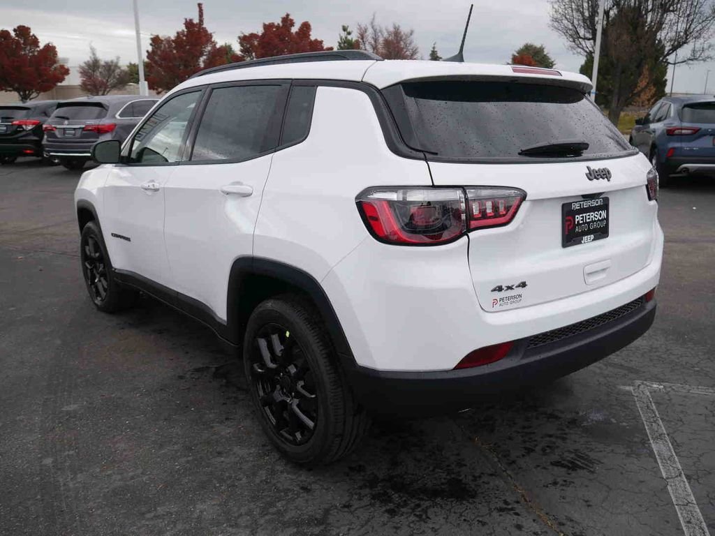 New 2026 White Jeep Latitude image 17