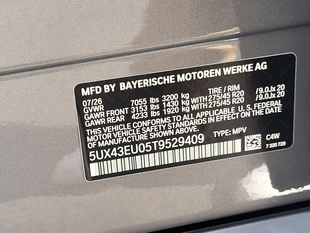 New 2026 Skyscraper Grey Metallic BMW xDrive50e image 11